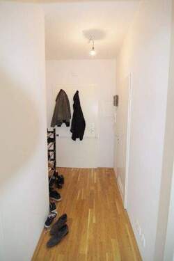 Flur - Etagenwohnung mit 67,00 m&sup2; in München zur Miete