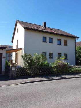 Vorderansicht - 6 Zimmer Mehrfamilienhaus, Wohnhaus zum Kaufen in Oberasbach