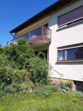 Hinteransicht/Terrasse u. Balkon - 