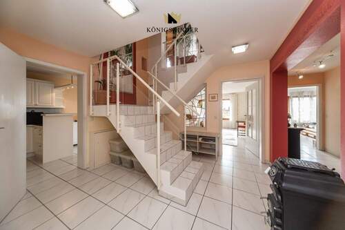 Hauptwohnung - 9 Zimmer Mehrfamilienhaus, Wohnhaus in Neckarwestheim