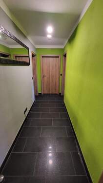 Eingang m. Flur - 4 Zimmer Etagenwohnung in Wald