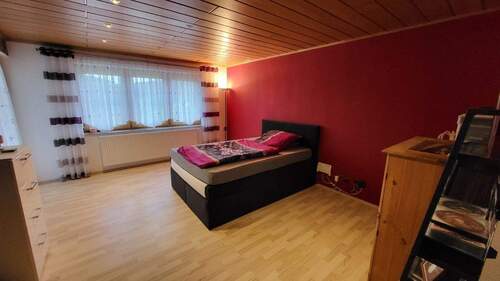 Schlafzimmer - Etagenwohnung mit 105,30 m² in Wald zum Kaufen
