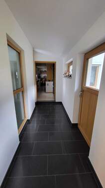 Flur - Übergang zum WZ und Küche - 