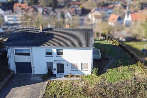 Haus_Vorne - Ihre Chance: Charmantes Einfamilienhaus mit Weitblick in zentraler Lage von Vlotho