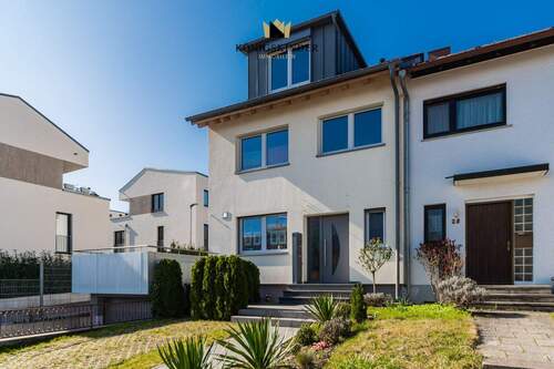 Außenansicht - Familienglück mit Garten: modernisierte Doppelhaushälfte in Leinfelden-Echterdingen Stetten