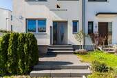 Eingangsbereich - Doppelhaushälfte mit 137,00 m² in Leinfelden-Echterdingen / Stetten zum Kaufen