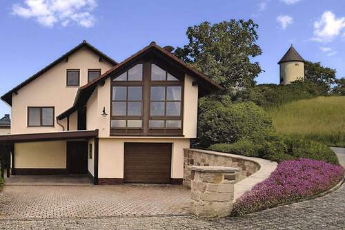 Hausansicht / Hofeinfahrt - Großzügiges, gepflegtes EFH in idyllischer Waldrandlage · provisionsfrei