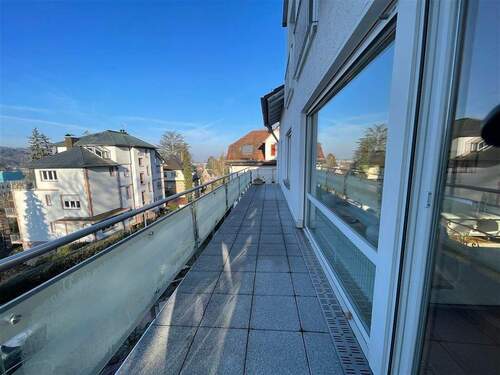Balkon (Weitwinkelaufnahme) - 