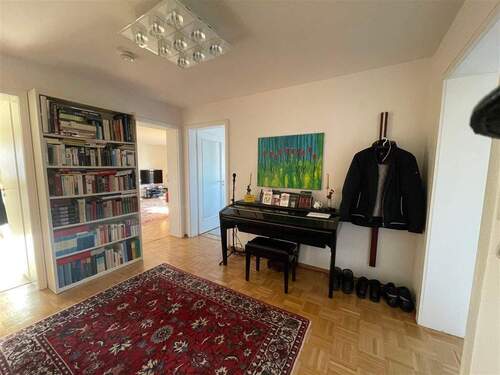 Diele (Weitwinkelaufnahme) - Etagenwohnung mit 107,00 m² in Baden-Baden zur Miete