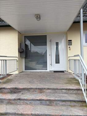 Hauseingang Haupthaus.jpg - Mehrfamilienhaus, Wohnhaus in Grömitz