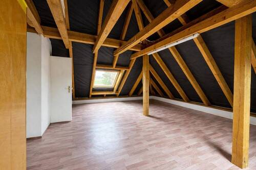 Ausbaureserve über Garage KI Ausgeräumt - 