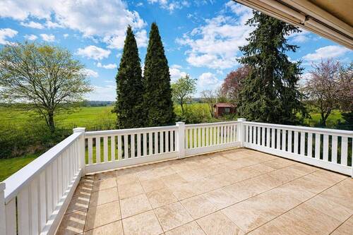 Terrasse / Balkon Erdgeschoss - 5 Zimmer Einfamilienhaus zum Kaufen in Hainsfarth