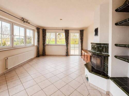 Wohnzimmer KI ausgeräumt - 