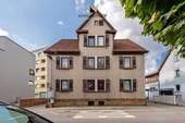 Aussen_DSC4887 - Mehrfamilienhaus mit Flair, Dachterrasse und Sanierungsförderung in zentraler Lage