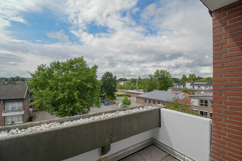 Balkon I - 6611 - RESERVIERT! Über den Dächern von Edewecht! Helle und gut geschnittene 2-Raum-Wohnung im Zentrum!