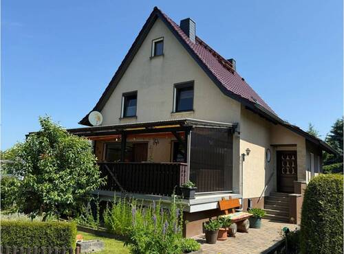 Ein Blick auf das Einfamilienhaus - Tolles und geräumiges Einfamilienhaus in Steinigtwolmsdorf
