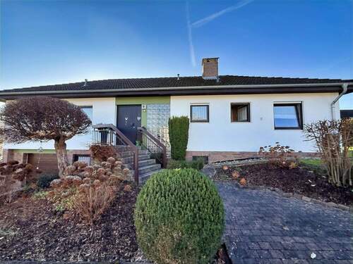 Hausansicht - 4 Zimmer Bungalow zum Kaufen in Vellmar