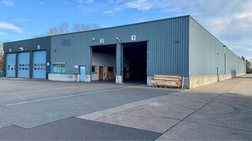 Hallenzufahrt - Logistikimmobilie bei Riesa - 780.000,00 EUR Kaufpreis,
