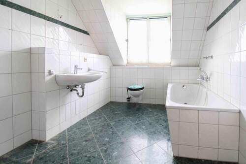 Badezimmer Ansicht 01 - 