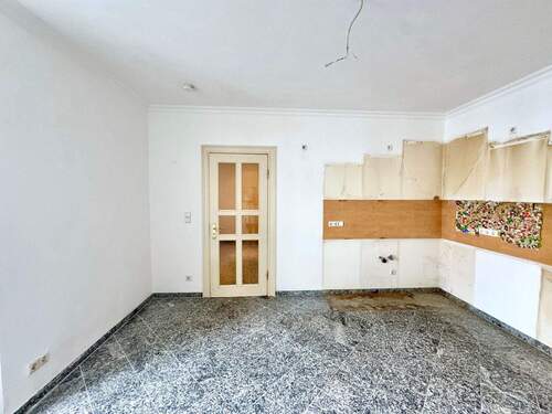 Küche mit Zugang zum Flur - 