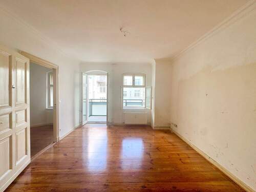 Wohnzimmer mit Balkon - 