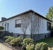 Gepflegtes Haus im Bungalowstil, mit beheiztem Pool, Backhaus und großen Nebengebäuden in Heinersdorf - Steinhöfel