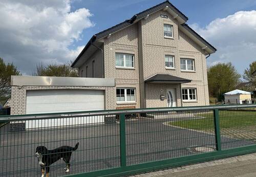 Straßenansicht - 9 Zimmer Einfamilienhaus zum Kaufen in Steinheim