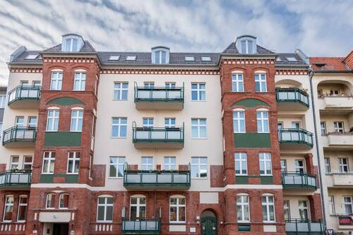 Fassade - Investieren im beliebten Friedenau: Helle 2-Zimmer-Wohnung im ruhigen Gartenhaus I provisionsfrei