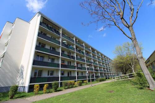 Oleanderweg Rückseite - Blumenviertel, Balkon in XL: Eure 3-Zimmer-Wohlfühloase