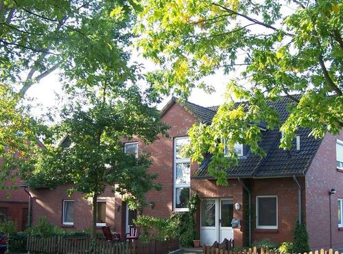 Straßenansicht - Möblierte Wohnung mit Loggia und Einstellplatz!