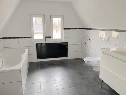 Bad - Etagenwohnung mit 70,00 m&sup2; in Dillenburg zur Miete