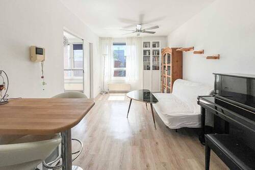 Wohnzimmer u. Küche - 2 Zimmer Etagenwohnung zum Kaufen in Berlin