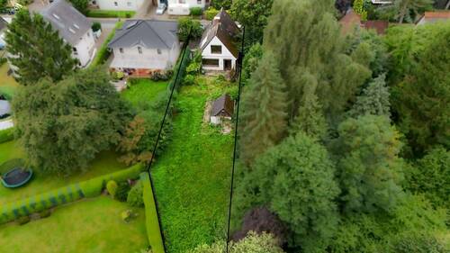 Ansicht von oben - Sanierungsbedürftiges Haus auf tollem Grundstück