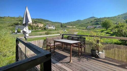 Herrliche Ausblicke vom Balkon auf terrassierte Weinberge - 