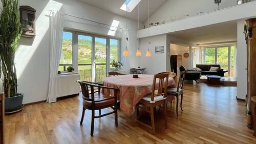 Essbereich mit Zugang zum Balkon - 