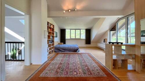 Schlafzimmer mit Ankleide und eigenem Balkon - 