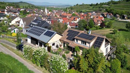Moderne Energieversorgung mit Luft-Wasser-Wärmepumpe, Photovoltaik und Solarthermie - 1 Zimmer Einfamilienhaus in Vogtsburg i.K. / Bickensohl