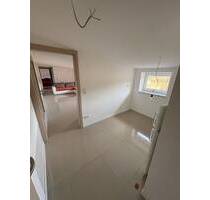 2-Zimmerwohnung im DG - mit 2 Garage und 2 Pkw-Stellplätzen - Grafenwiesen Berghäuser