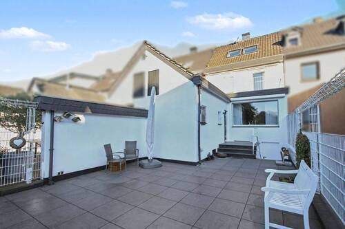 Rückansicht - Top gepflegtes Reihenmittelhaus: In zentraler und ruhiger Lage von Moers