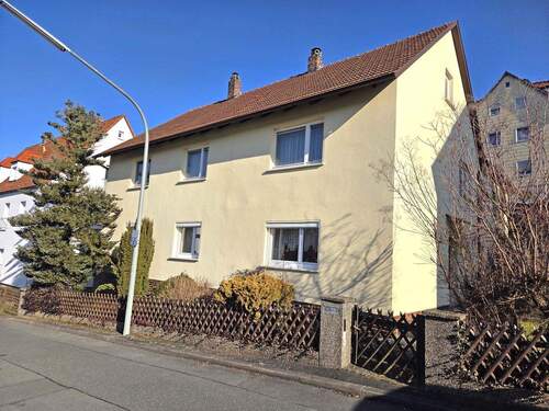 Außenansicht - 8 Zimmer Mehrfamilienhaus, Wohnhaus zum Kaufen in Kulmbach