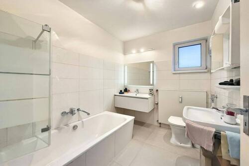 1.OG Bad digital modernisiert - Mehrfamilienhaus, Wohnhaus in Burgheim zum Kaufen