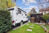 Großer Stellplatz auf dem Grundstück - 