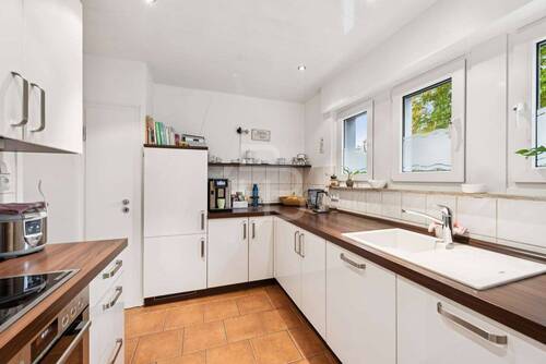 Moderne und helle Küche - 4 Zimmer Einfamilienhaus zum Kaufen in Köln