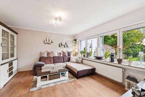 Gemütliches Wohnzimmer - 4 Zimmer Einfamilienhaus in Köln