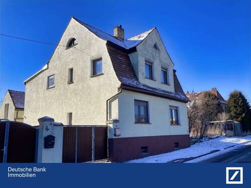 Hausansicht - 'Ihr neues Projekt: Solides Haus mit Garten und Gestaltungsspielra