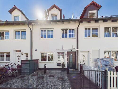 Eingangsansicht - 5 Zimmer Reihenmittelhaus zum Kaufen in Altdorf