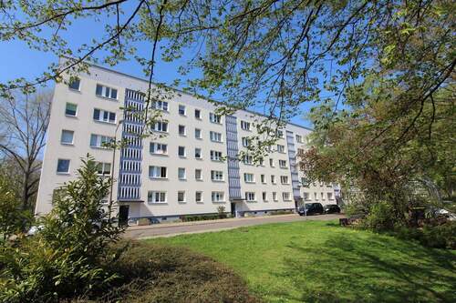 Hausvorderansicht - @ Eure 3-Zimmer-Familienoase im Dichterviertel @