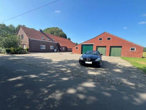 Landhaus mit Nebengebäude - 7 Zimmer Mehrfamilienhaus, Wohnhaus zum Kaufen in Esens