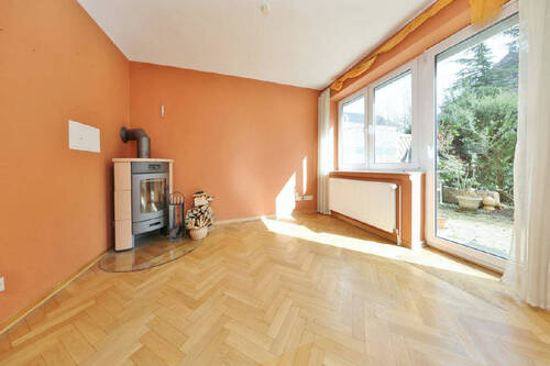 Wohnzimmer mit Zugang zur... - 