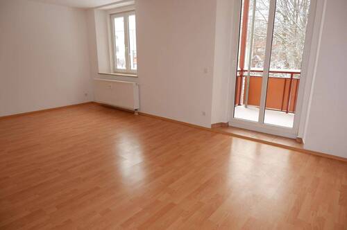Wohnzimmer - 1. OG großes Wohnzi. mit Balkon u.v.m